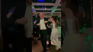 МЯТНАЯ ЛИЛУ ТАНЦУЕТ С ПАПОЙ