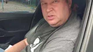 Гена из универа в новой машине!