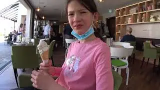 Сидим в кафе