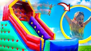 Bella May em uma historinha divertida no pula pula gigante