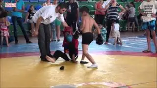 Khridoli 9 years old fighter Giorgi Gamgonidze vs Armenian Karate fighter. Sanda Black Sea Cup 2015.