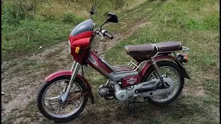 How does tire pressure affect a moped's top speed?