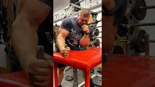 225 LB Armwrestling - World strongest left arm press Kamil Jablonski
