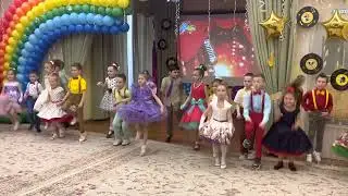 Песня «Мал по малу»» на выпускной в детском саду.