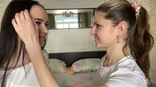 Teen lesbians kissing 