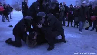Жесткие задержания сторонников Навального в Петрозаводске