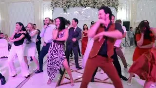 Женихтың достары проф танцорлар, тойды көтеріп тастады. THE GROOM'S FRIENDS LIT UP AT THE WEDDING