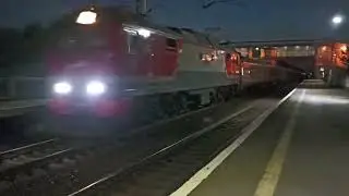 Электровоз ЭП2К-??? со скорым поездом №121В/122В и электровоз ЭП20-016 с фирменным поездом №018А