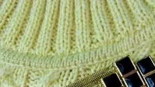 Precise finishing of the neckline on both sides. Faux kettle stitch neckline with needles. Neckline: