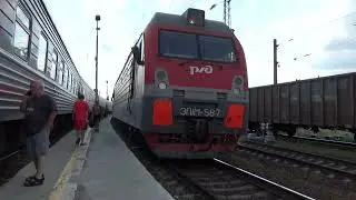 Электровоз ВЛ80С-1096 с грузовым поездом и электровоз ЭП1М-587 с пассажирским поездом Анапа-Тамбов