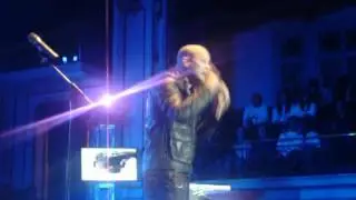 TE NECESITO EN VIVO (PRESENTACIÓN TEMA)