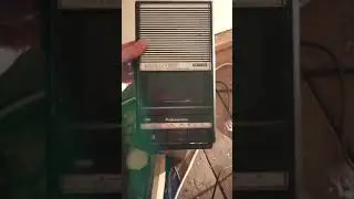 Старый магнитофон на чердаке