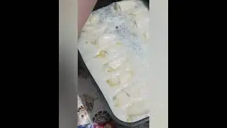 Слоёные рогалики с яблоком в спрайте.