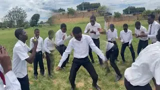 WANAFUNZI WALIOCHEZA NYIMBO YA SHAKIRA WAMETREND 