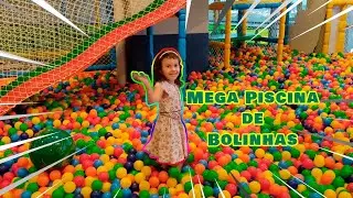 DIVERSÃO NA PISCINA DE BOLINHAS GIGANTE