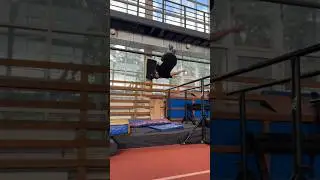 Переднее сальто с брусьев в сторону #sports #calisthenics #flip #streetworkout #спорт #турник