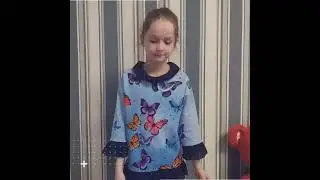 Трикотажный пуловер из футера на девочке 8 лет, рост 140 см.