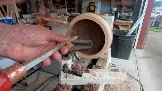 Woodturning a simple Walnut Bowl