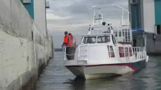 Катаемся на лодке, проходим через ШЛЮЗ Новосибирск.
