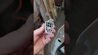 Установка доводчиков дверей Innova на Toyota Vellfire.