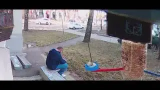 Под окном 2023 апр 08 курильщик не из секретных материалов