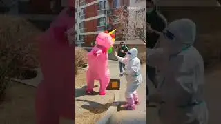 МОД в Шанхае в рамках тяжелейшей ситуации с вирусом, они стоят в очереди сдавать тест