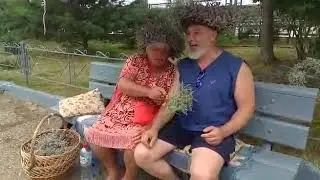 Бабка гадает