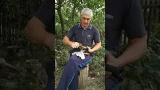 Как открутить диск с болгарки без ключа