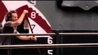 Eddie Vedder - The Cannyon  - Track 01  DVD Water on the Road