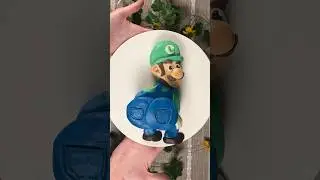 Bowser is sleeping on Luigi’s peaches🤷‍♀️(twerking Luigi cake)😭 