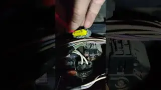 Замер напряжения на фишке дворников