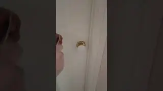 How to pick a lock without key hole