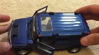 Игрушечная машинка 