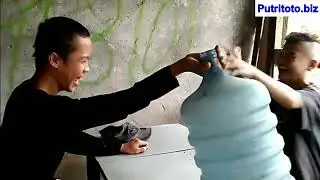 Video viral -- Anak-anak main suit yang kalah di pukul 😂😂😂😃