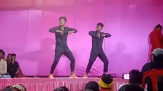 niche fulo ki dukan upar gori ka makan #dancevideo #viralvideo #explore #trending #btsarmy #comedy