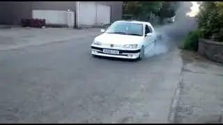 Peugeot 306 Dturbo Shredding 1st and 2nd gear!