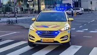 Ambulance. Traumahelikopter. politie. I.C.U. Vele Verschillende Hulpdiensten met spoed in Rotterdam