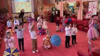 Танец с зонтиками 