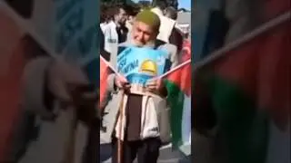 Мусульман плачет 
