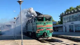 Тепловоз 3ТЭ10М-1225А с пассажирским поездом / Diesel locomotive 3TE10M-1225A [CFM]