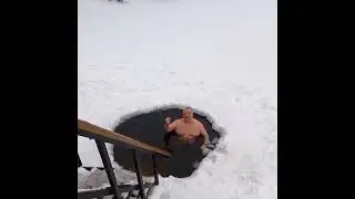 Поздравление из проруби с Наступающим 2023м годом!
