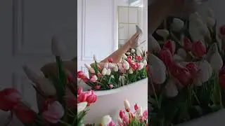 Весняна зйомка в студії. Чарівні ніжки в тюльпанах)