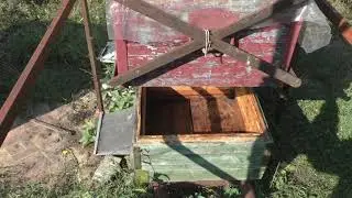 Осмотр днища  на наличие клеща, после обработки бипином.