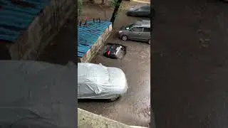 *Barish ke chalte purane Kuwwe me Car Doob gayi Video Viral*