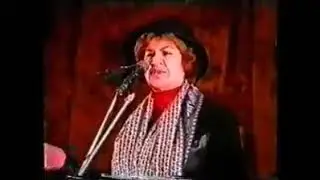 Gulrukhsor Safi speaking at the meeting in honor of ustod Bozor Sobir's visit (Dushanbe, 2003)