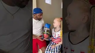 Lyric Tries Flamin’Hot Cool Ranch Doritos🥵 