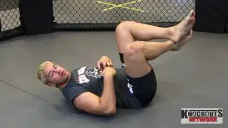 Learn how to do a Crunch ab fitness workout for men and women by Pro MMA Fighter Daniel Puder