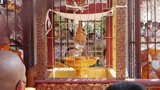 พิธีสรงน้ำพระธาตุจอมทอง พระทักษิณโมลีธาตุพระธาตุ (พระเศียรเบื้องขวา) ของสมเด็จพระสัมมาสัมพุทธเจ้า