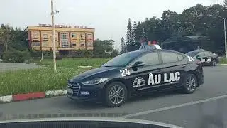 Tập lái xe sa hình