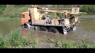 камаз вездеход....буровой)))урб 2а 2 ....переезжаем речку ))жесть ))))